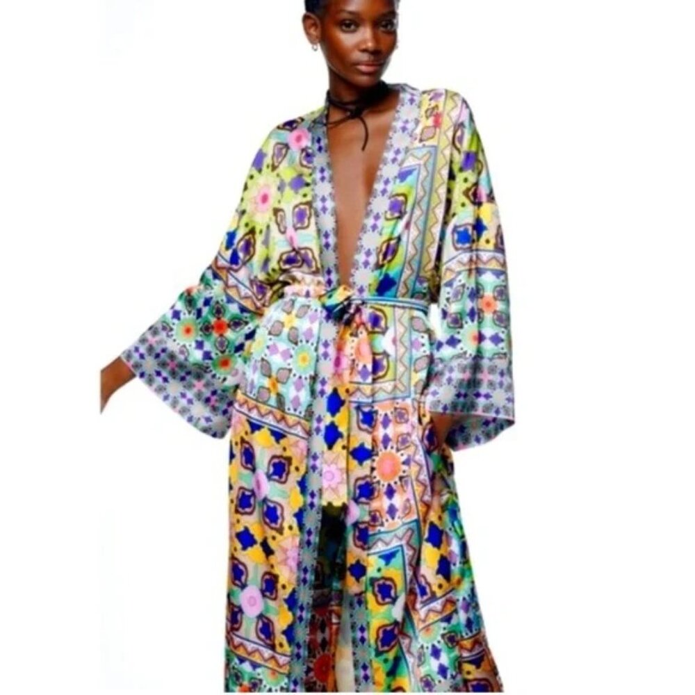 NWT ZARA PRINT SATIN KIMONO, MEDIUM